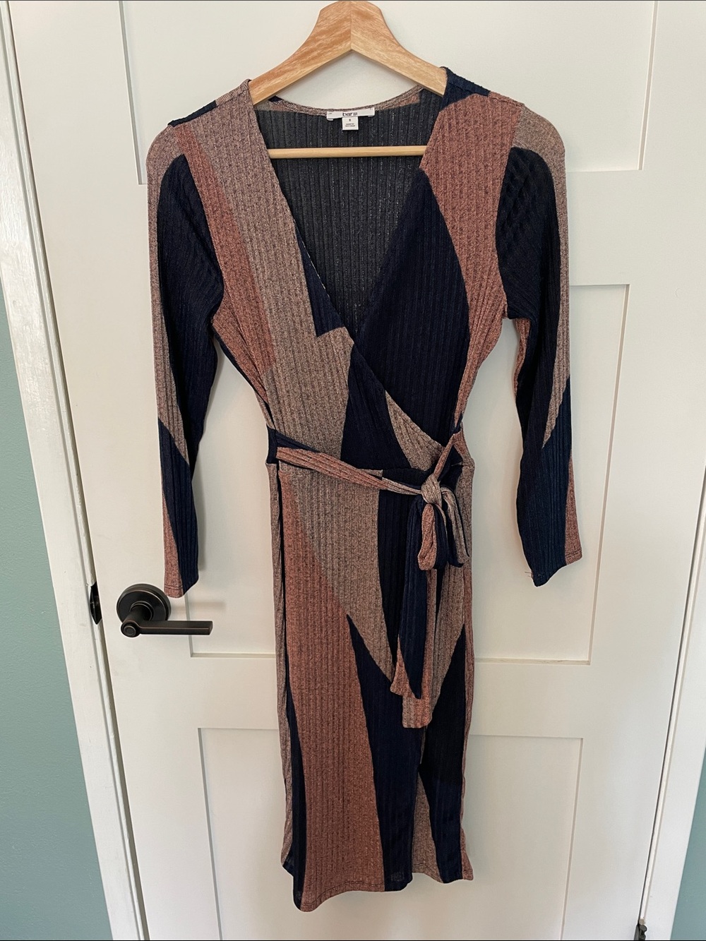 Bar III Faux Wrap Midi Dress Navy Bue and Mauve Geometric Ribbed Long Sleeve